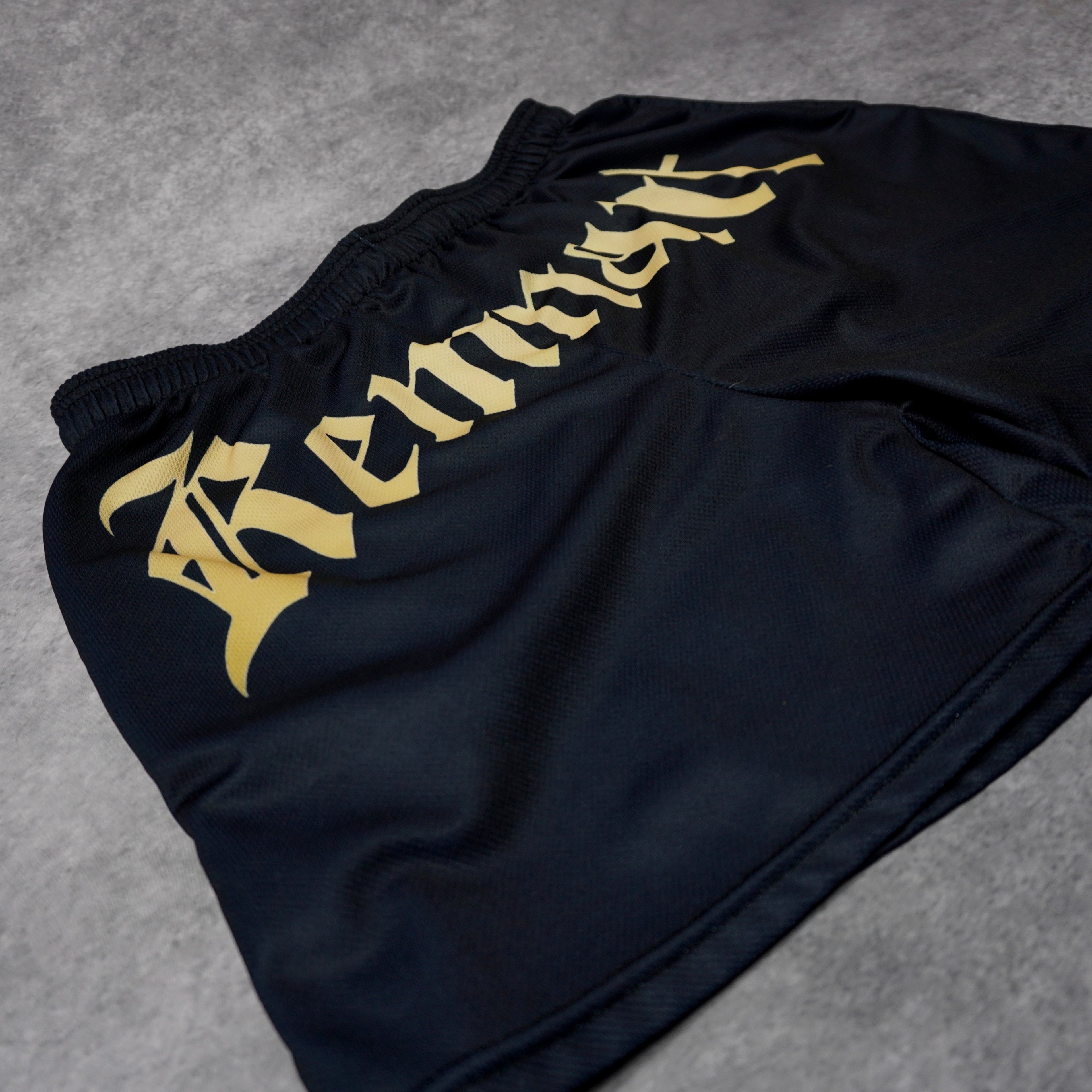 HOLY COVERINGS PERFORMANCE SHORTS IN BLACK